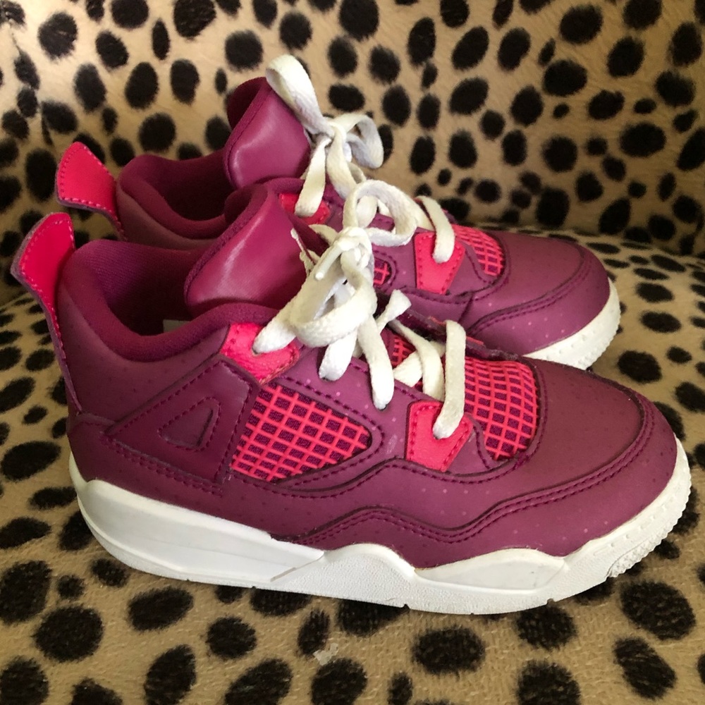 Girls Jordans sz 9